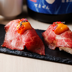 道産A4黒毛和牛と雲丹いくらのうにくら寿司　2貫