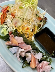 海ぶどう＆海鮮サラダ (Sea grape & seafood salad)