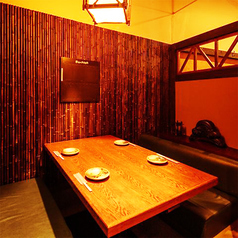 記念日やデートなどでお使い頂けるカップルシート雰囲気を大事にしたお部屋で幅広い年代層に支持を受けており、様々なシーンで活躍しております♪ランチ、カフェ、ディナーと時と共に変わりゆく夕凪の姿をお楽しみ下さい♪(新宿駅/個室/牛タン/焼き鳥/肉寿司/飲み放題/デート/宴会コース/記念日/接待/宴会)