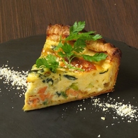 旬の食材を味わうシーズンメニュー