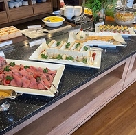 【多彩なメニュー】本格料理から軽食・デザートまで