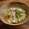 お食事の最後まで「鶏と炉」の美味しさを。香ばしい鶏の旨みを楽しめる炭火焼き鳥丼をはじめ、とろとろ親子丼、鶏の旨みを凝縮した鶏だしラーメン、さらっと食べられるとり茶漬けまで〆物も充実。しっかり食べたい方にも、飲んだ後に軽く締めたい方にもおすすめです。お気に入りの一品で最後までご堪能くださ