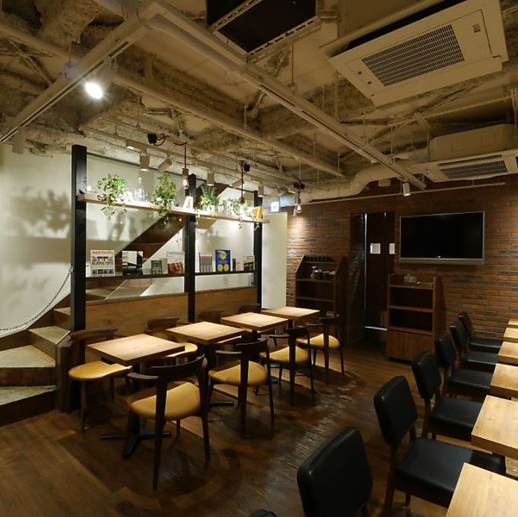 ★池袋東口駅より徒歩1分★2階は大きな窓ガラスのデザイナーズ空間♪