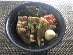 豚カルビ丼