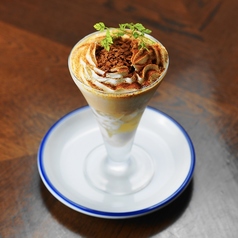 ロイヤルミルクティーで飲むわらびモチの写真