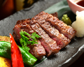 料理メニュー写真 備長炭で焼く愛知県産知多牛サーロインステーキ［約100g］～特製ポン酢・山葵～