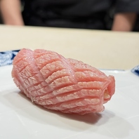 お寿司は注文後切り付けをして提供しています。