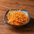 辛ネギ。辛みと香りを加える人気のトッピング。料理を引き立てるためのトッピングを多数ご用意しております。