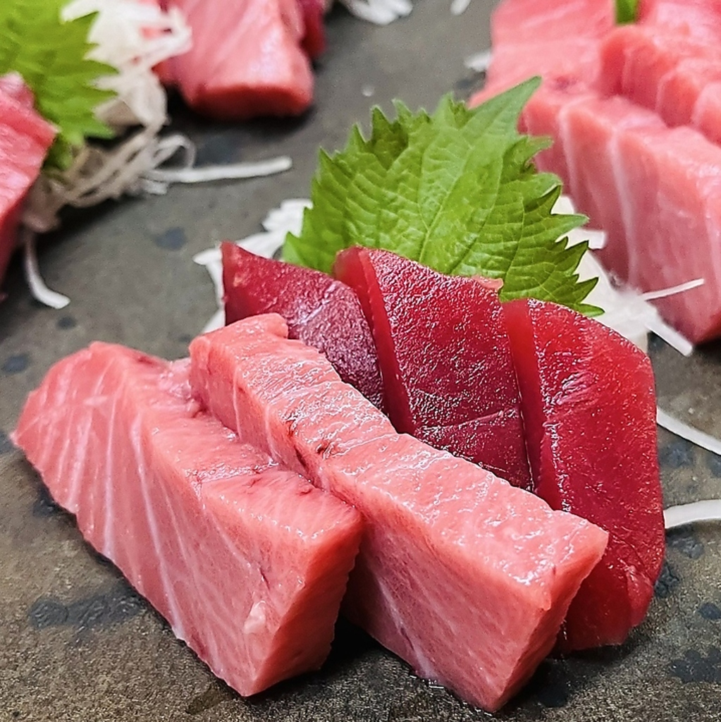 最大6名様が座れるテーブル席もございます。飲み会、家族での集まりなど多彩なシーンにご利用下さい