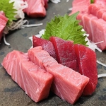 最大6名様が座れるテーブル席もございます。飲み会、家族での集まりなど多彩なシーンにご利用下さい