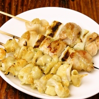 店内で串打ちしたこだわりの焼き鳥が美味しい！