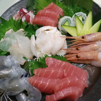 鮮度抜群！お刺身盛り合わせと旬の海鮮お刺身