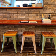 カウンター席もご用意♪お一人様でも大歓迎♪※窓際のテーブル席はお会計から5%OFF♪