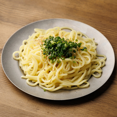 〆の中太麺