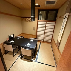 2F完全個室【渚：2～4名様】少人数からでもご利用可能な個室をご用意しております。落ち着いた和空間は、接待や会食などのお食事におすすめです。こだわり抜いた寛ぎの空間で、ごゆっくりとお楽しみください。