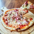 料理メニュー写真&nbsp;ベーコンときのこのピザ