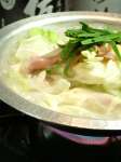 地鶏をじっくり炊き込んだ白濁スープが◎たっぷりの野菜と牛モツの旨味を…。