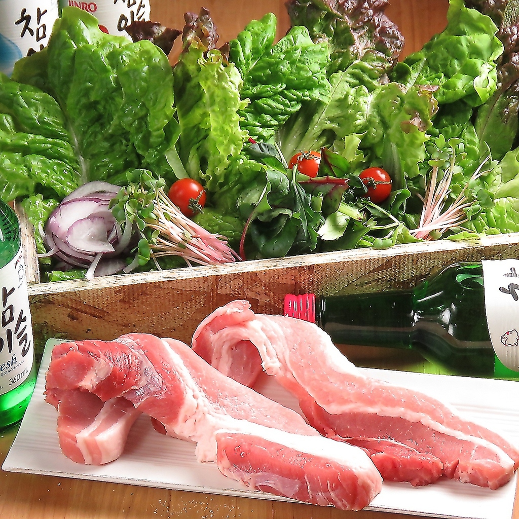 サムギョプサルをはじめ、選べるチキンや豊富な逸品等美味しい韓国料理が食べ放題でお楽しみ頂けます