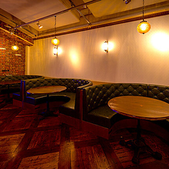 カップルソファー席 2～4名様まで着席可能です◎