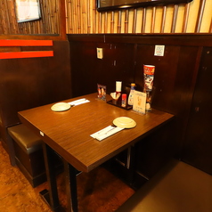少人数でもご利用いただけるテーブル席もご用意しております。友人との楽しい食事会や、接待などで是非ご利用くださいませ。
