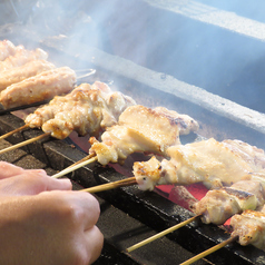 とことん素材にこだわった国産鶏を、備長炭で焼き上げ！