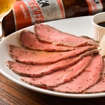 メインのお肉料理やピザ、揚げ物まで味わえるコースが魅力