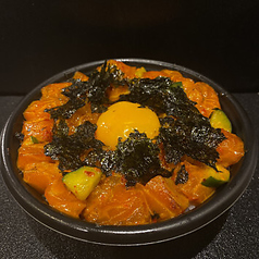 韓国風サーモンゆっけ丼