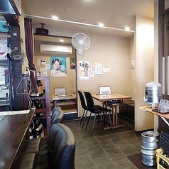 ライブ感満載のカウンター席。