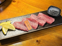 【豊富な品揃え】主役の肉を引き立てる多彩な一品料理