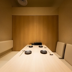 ゆったりとお寛ぎいただける空間は、すすきのでの様々なシチュエーションにご対応可能なこだわりの空間です！同窓会、歓送迎会など、各種宴会にぜひご利用ください！誕生日・記念日におすすめのサプライズ特典もご用意しております。