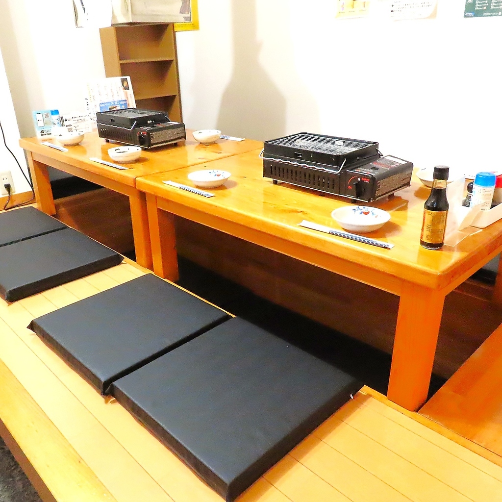 【掘りごたつ席】掘りごたつ席を完備しており、足をのばしてゆったり寛ぎながら楽しむ事ができます♪