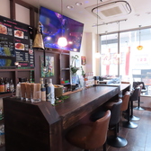 【大型TVも完備☆】DJブースだけでなく大型TVも完備！当店では音楽と映像が融合した環境を提供しており、訪れるたびに新たな発見があります。食事やドリンクを楽しみながら、視覚的なエンターテインメントが加わることで、より充実した時間をお楽しみ頂けます。ぜひご友人や大切な人と一緒に素敵な時間をお過ごしください。