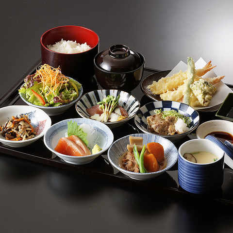 少人数向けBOX席から半個室,団体向けの座敷迄有！旬のランチ・季節メニューが愉しめる