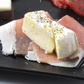 料理メニュー写真&nbsp;生ハムとカマンベール
