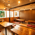 各種宴会にも最適な半個室の掘りごたつ席！ご友人との飲み会だけではなく、ご家族とのお食事や親戚の集まりなどの会食にもおすすめです♪ゆったりと足をのばしておくつろぎいただける空間となっておりますので、リラックスしてお食事と会話を楽しみたい方に特におすすめのお席となっております。