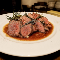 牛肉のステーキ 焼き野菜とともに(赤ワインソース)