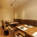 4名テーブルのお席を2席ご用意しております。団体様でのお食事はお早めにご予約をお勧めしております。