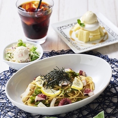 季節のおすすめセット[スパゲッティ+ミニサラダ+シフォン(ハーフ)+ドリンク]