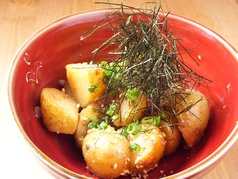 新じゃがの塩辛バター炒め
