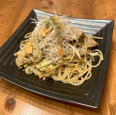 炭火焼き鶏ハラミのネギ塩パスタ