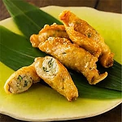 外はパリッと、中はジューシー！鶏皮餃子（3個）