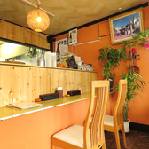 当店にはカウンター席があり、おひとり様のお客様も大歓迎です!お仕事終わりにふらっと立ち寄って、おいしい料理を楽しみながら日ごろの疲れを癒すのはいかがでしょうか。リラックスできる空間で、心温まるひとときをお過ごしください。