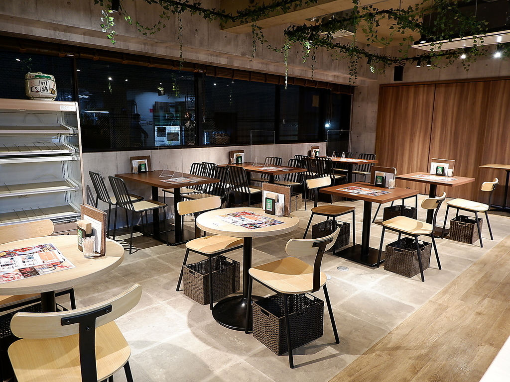 広いフロアで団体もご案できます。