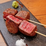 当店名物の黒毛和牛の一口ステーキ串