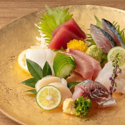 旬の新鮮鮮魚の本格寿司が楽しめる居酒屋!串カツ・全国の豊富な地酒も楽しめます♪