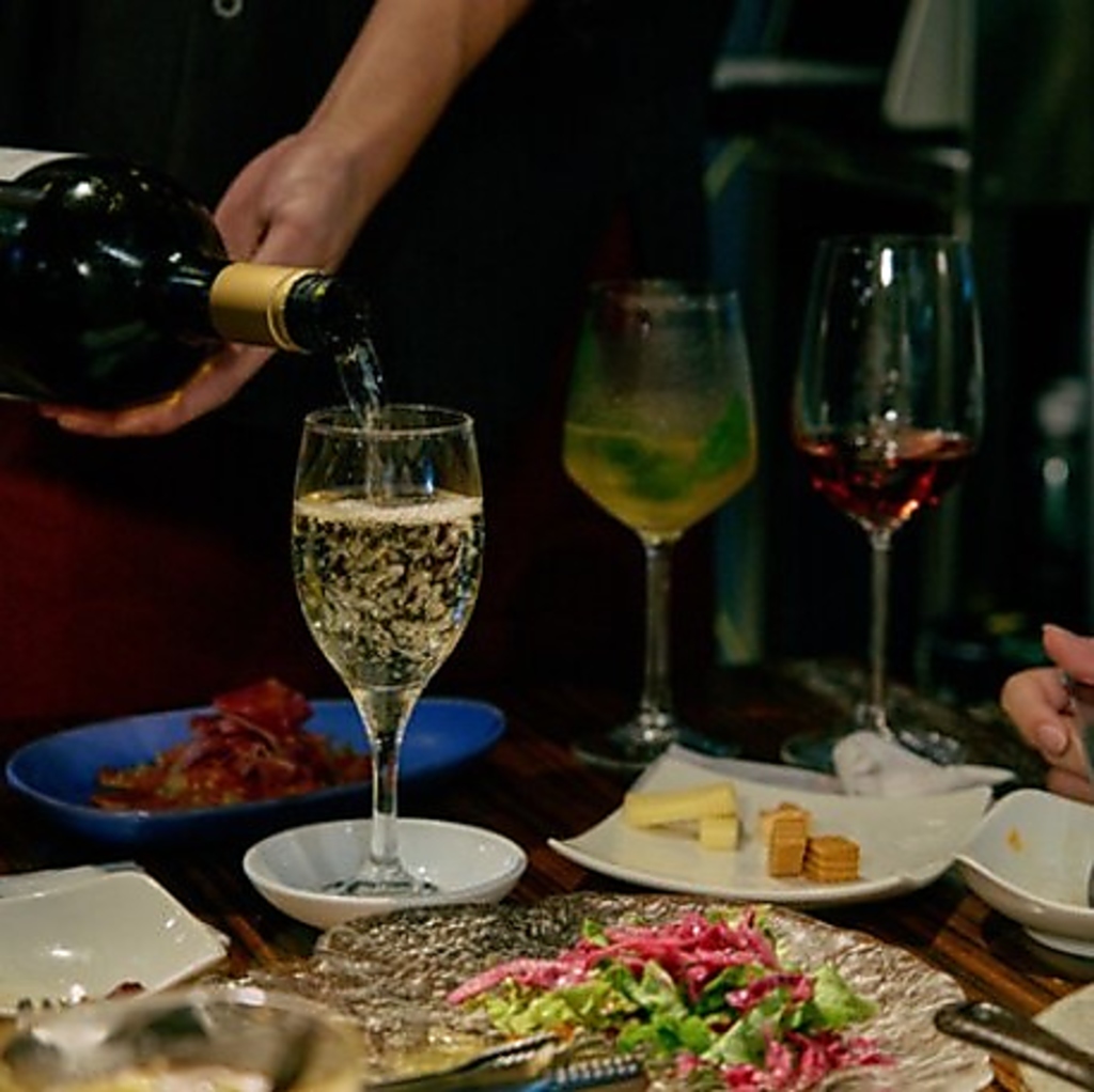 【単品飲み放題】はワインカクテルやハイボールが飲み放題！1500円(税込)からお楽しみいただけます！