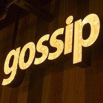 思わず写真を撮りたくなってしまう様な店名のサイン。