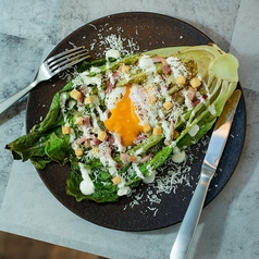 ロメインレタスのグリルシーザーサラダ／Grilled Romaine Caesar Salad