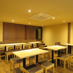 2階のテーブル席と座敷はそれぞれ貸切も可能です。12名様～60名様程度までお席のご用意ができます。