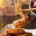 料理メニュー写真 秘伝タレで旨み倍増！ジューシー＆パリッと手羽先